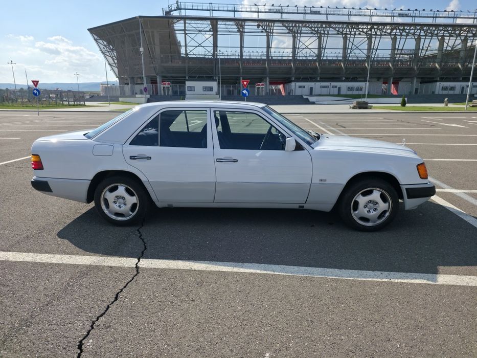 MERCEDES-BENZ E-Class 1991 — imagine 3