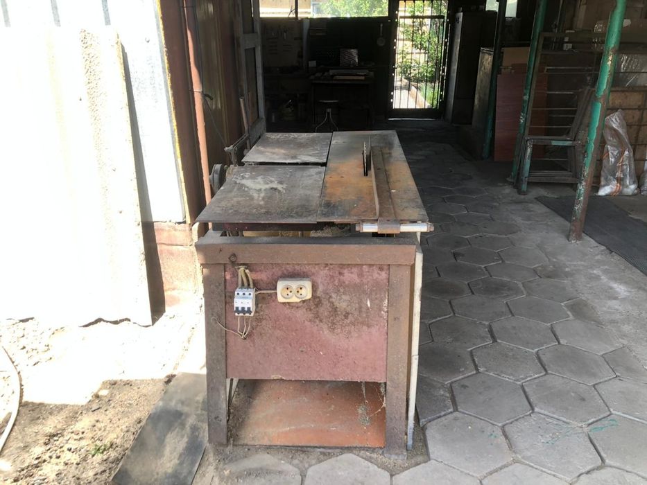 Продам циркулярку с фуганком