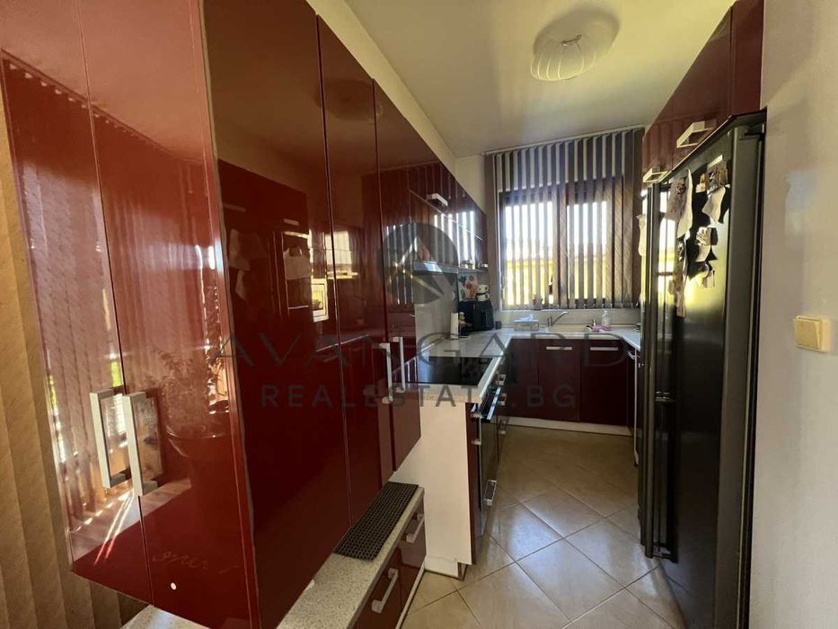 Продава се Къща в Пловдив, Остромила - 240 кв.м за 1041 €/кв.м - Снимка #7