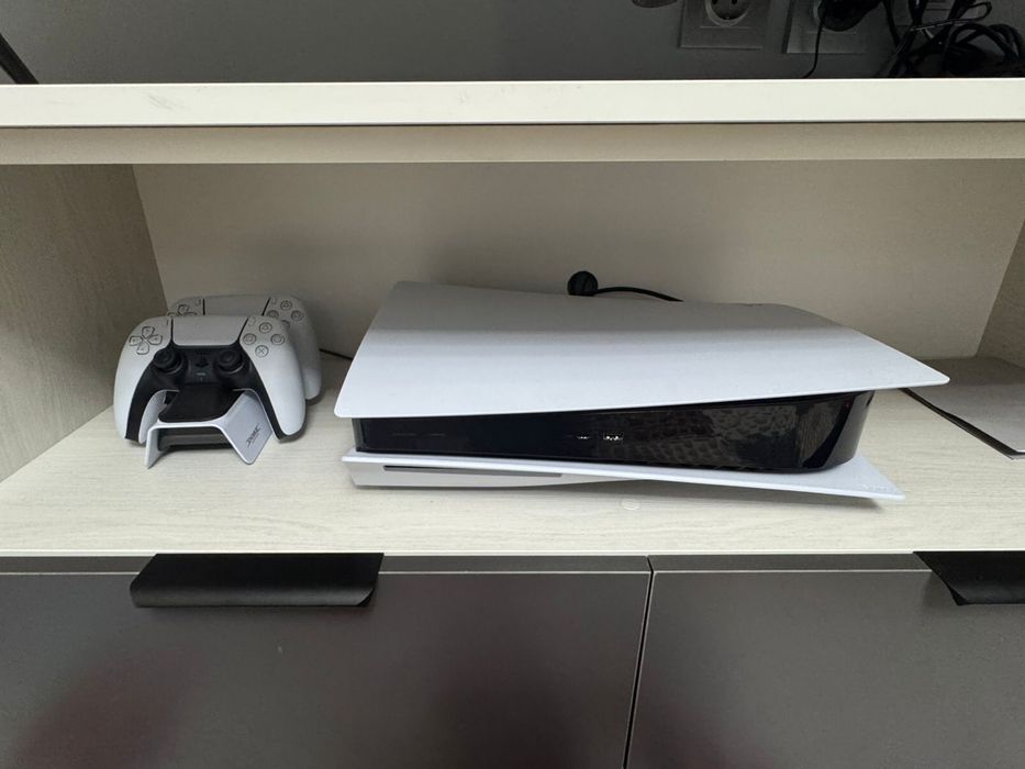 Продам PS5 срочно