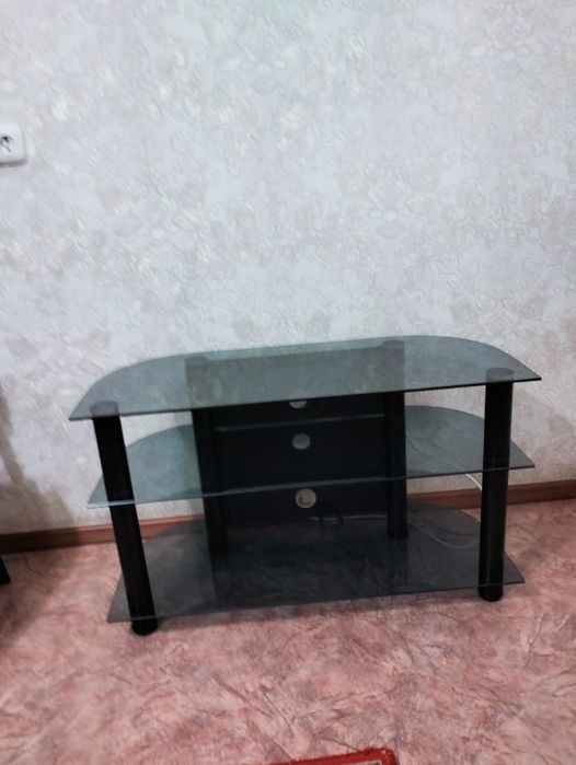 продам тумбу под телевизор