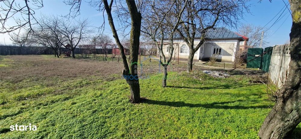 Casa Bradesti , teren  intravilan 7952 mp , deschidere 33 m la DE 70