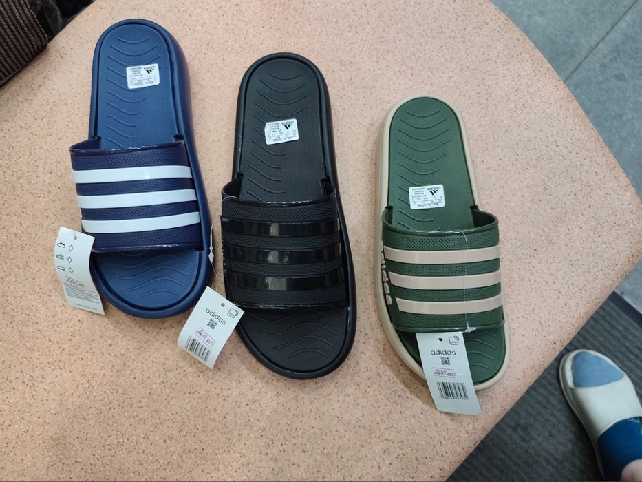 Тапочки Adidas. Цвета