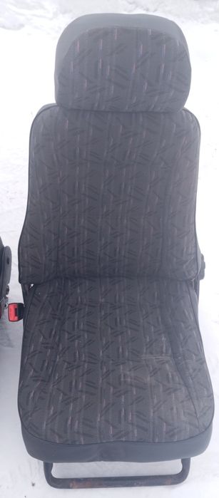 Продам передние кресла на ваз 2109