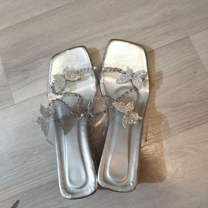 Продам красивые босоножки