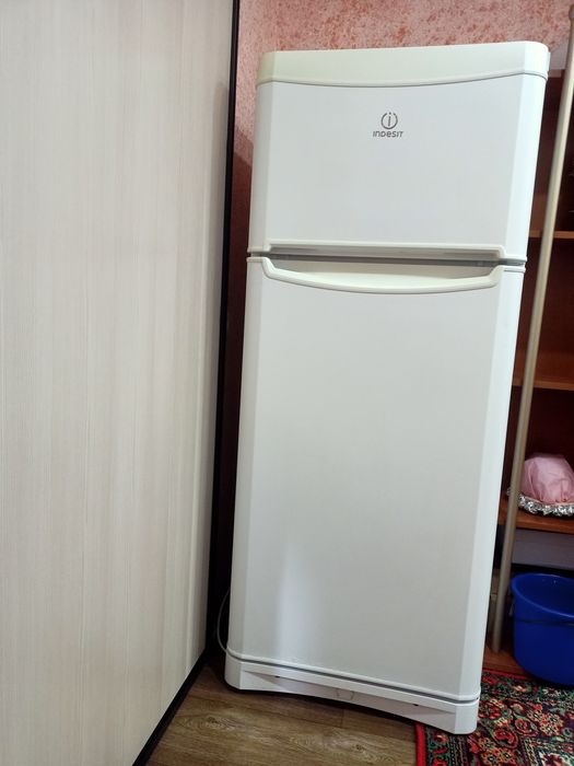 Продам холодильник Indesit, б/у. Самовывоз
