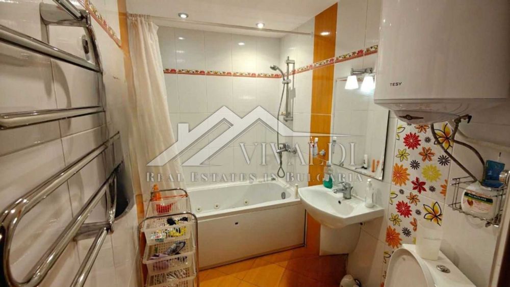 Четиристаен обзаведен апартамент в центъра на Варна