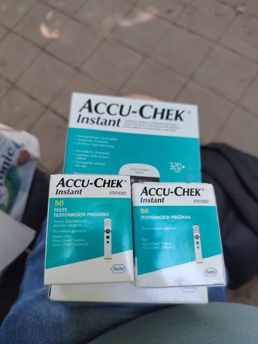 Vând glucometru accu-chek nou plus 100 de    teste