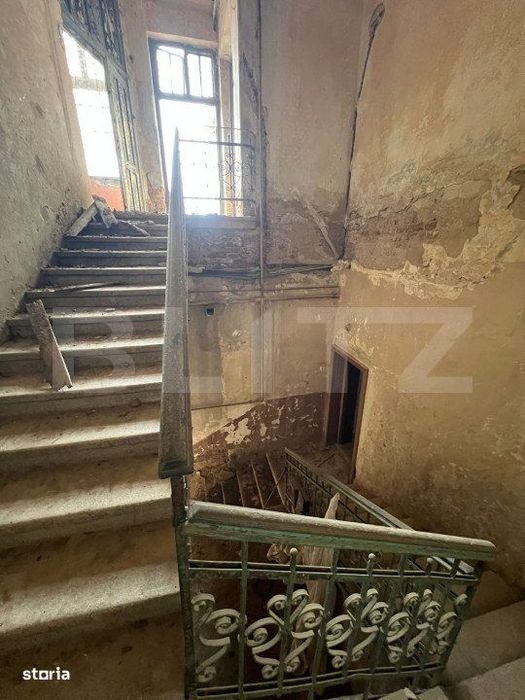 Cladire impunatoare ultracentral, 1067 mp utili, teren 611mp, zona ult