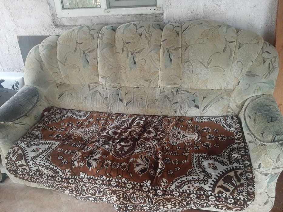 Диван, софа и кресло б/у