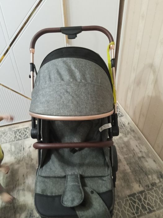 Продаю прогулочную коляску