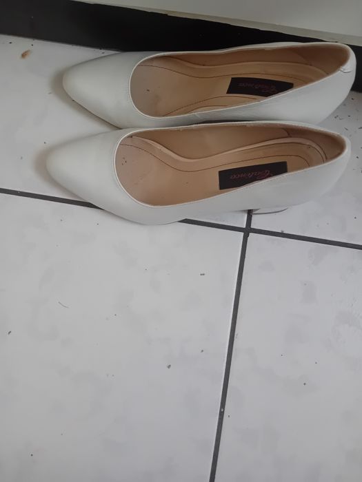 Vând pantofi de piele