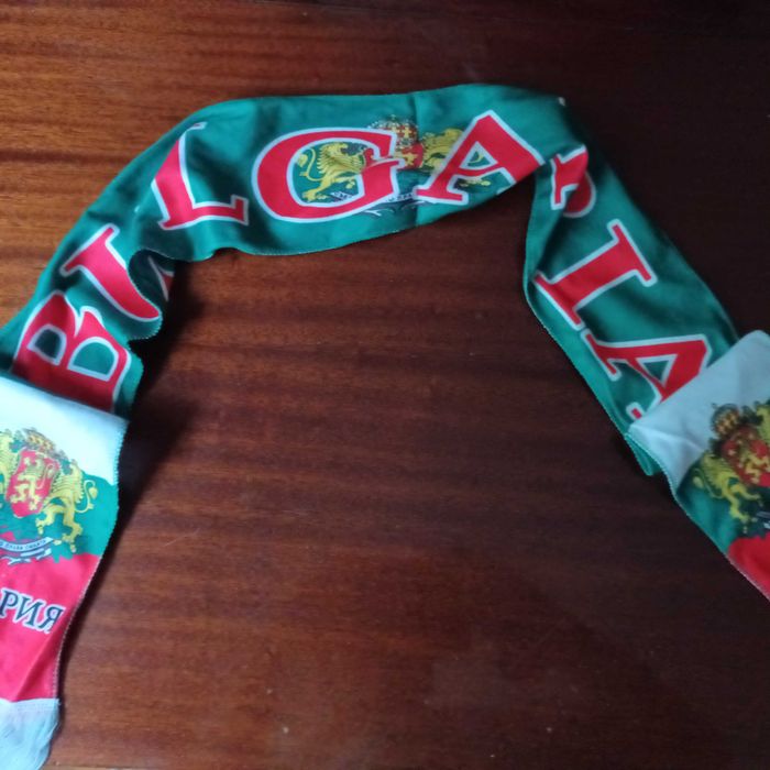 Летни и зимни шалове в цветовете на българското знаме-различни,модели