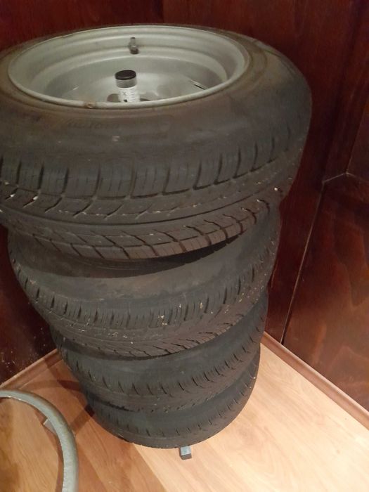 Автомобилни гуми с джанти