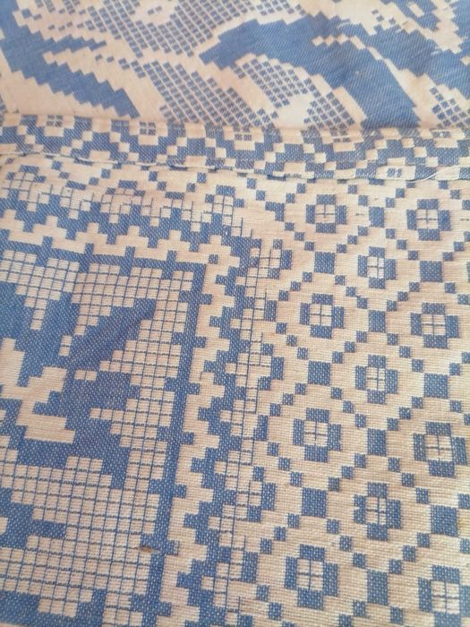 Покривки за легло и китеници.