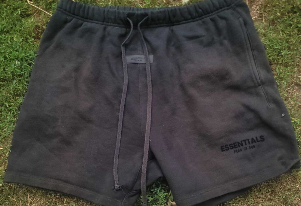 pantaloni essentials