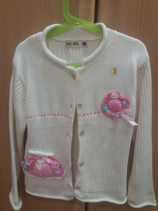 Нарядная теплая кофточка для девочки