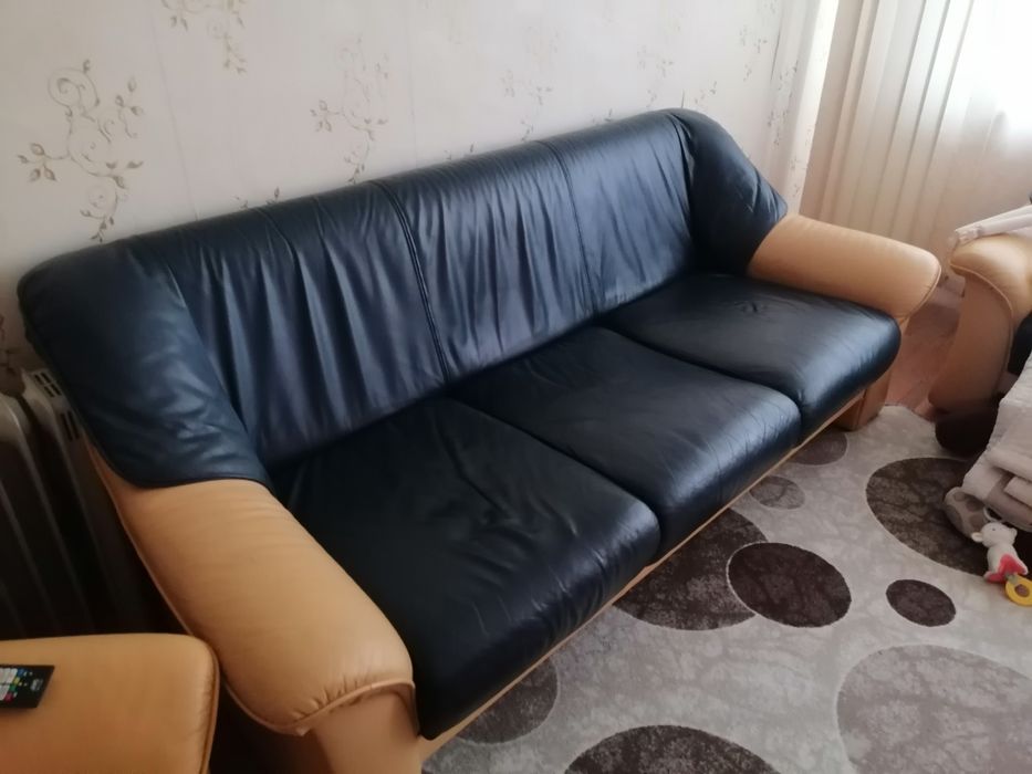 Кожен диван с два фотьойла