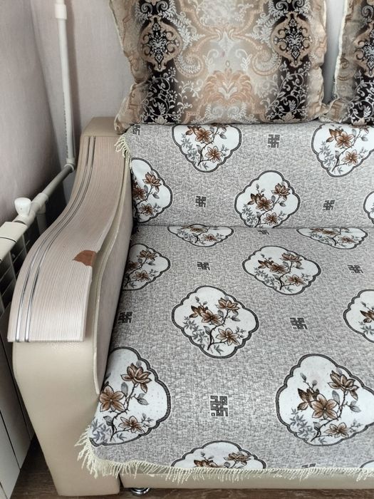 Продается диван в хорошем состояний