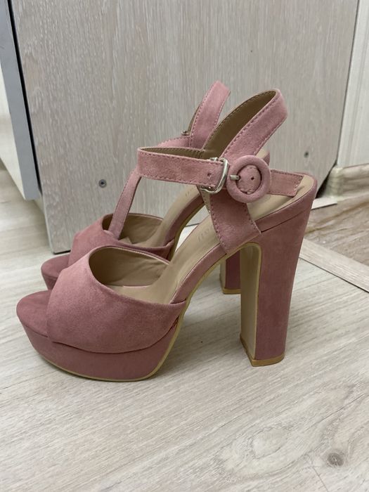 Продам босаножки