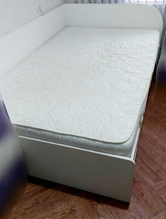 Продается кровать полутора спальная с матрасом