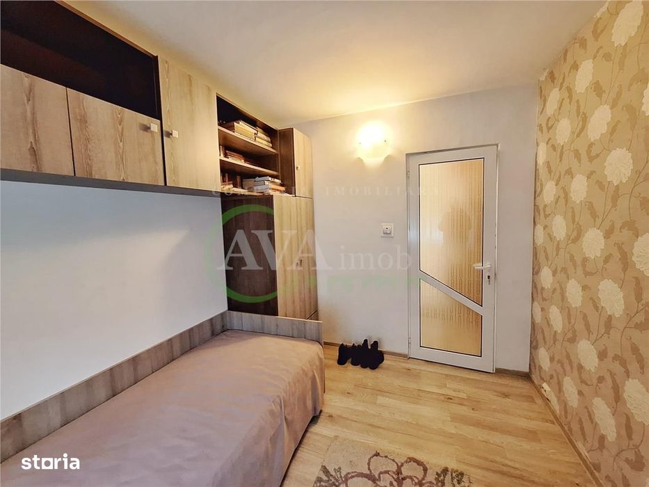 Apartament 3 camere semidecomandat zona Milcov