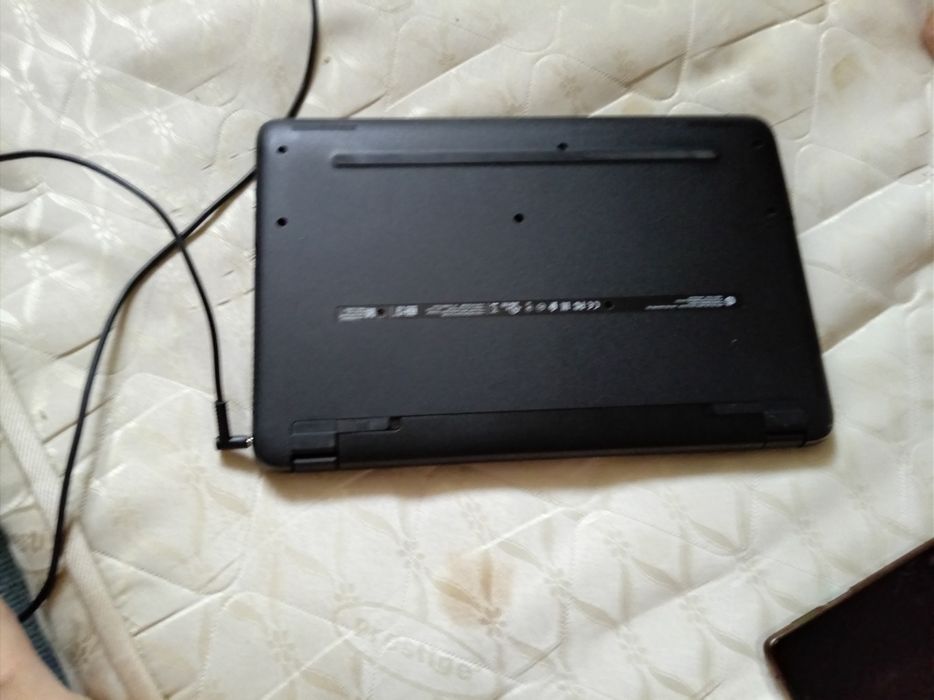 Vand laptop i3 funcțional