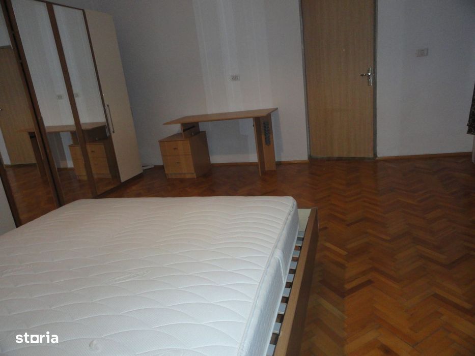 Apartament 2 camere, etaj 2, Bdul Revolutiei, 103 mp, renovat, mobilat