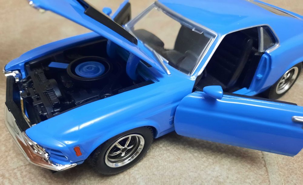 Машинка коллекционная модель