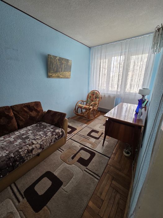 Proprietar vând apartament cu 3 camere în zona centrală