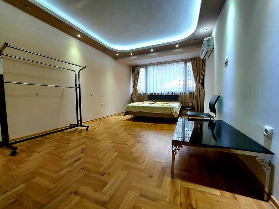 Дава се под наем Четиристаен апартамент в Бургас, Център - 160 кв.м за 408 € - Снимка #23