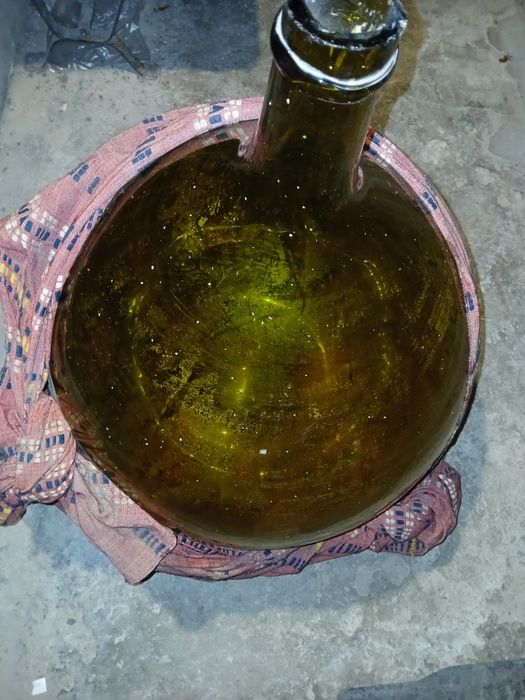 Стъклени дамаджани, буркани и бутилки различни размери
