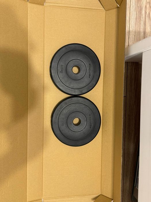 Vand haltera cu greutati