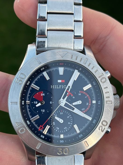 Часовник tommy hilfiger