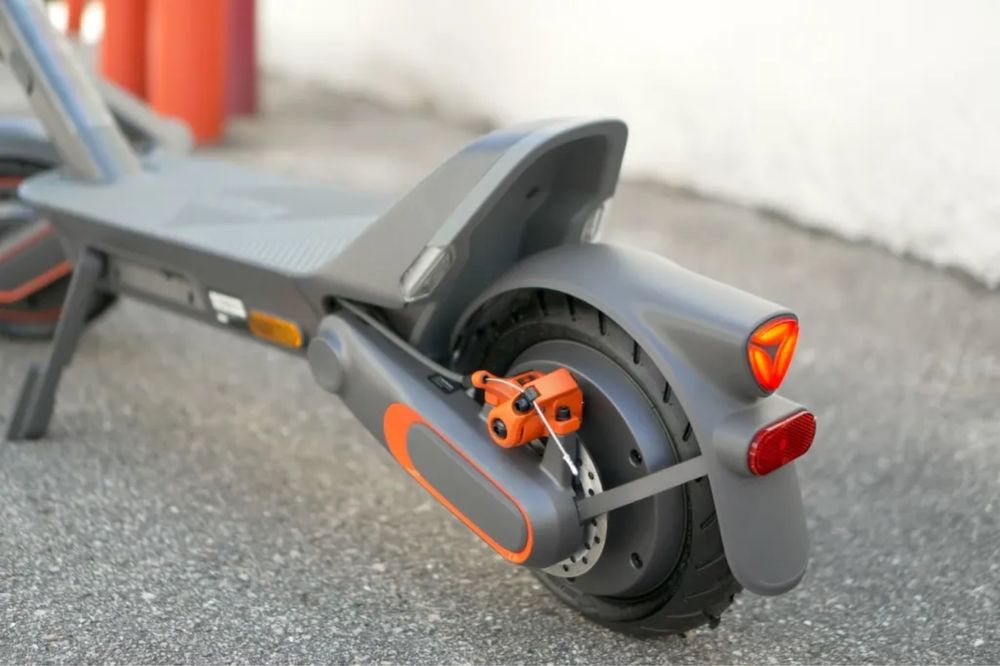 Мощный  Электросамокат премиум класса Elite Prime Yadea