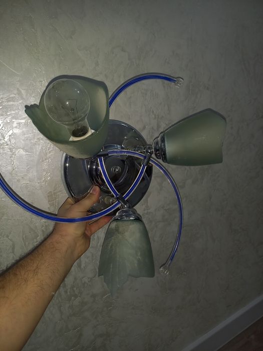 Продам срочно люстру