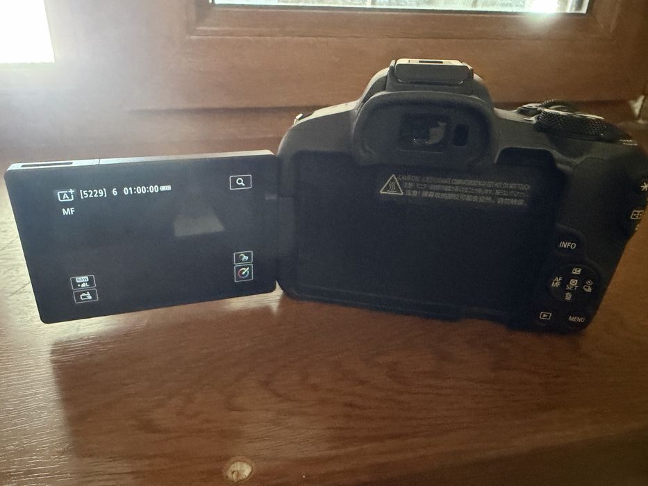 Canon r50 в идеальном состоянии