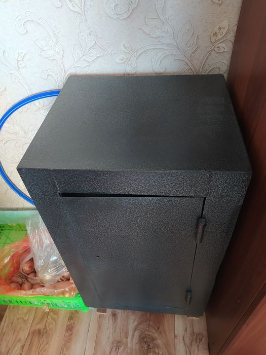 Продам сейф в хорошем состоянии
