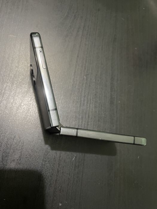 Z flip 4 impecabil