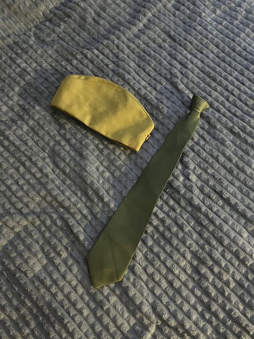 Военные рубашки, галстук и пилотка