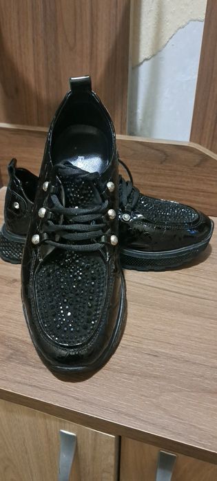 Дамски обувки с камъни