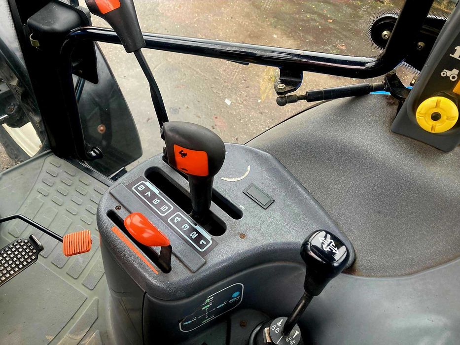 Трактор New Holland TS100