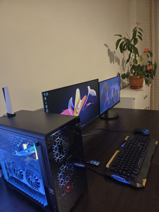 Геймърски комп.  RTX4070 32GB RAM 2 монитора