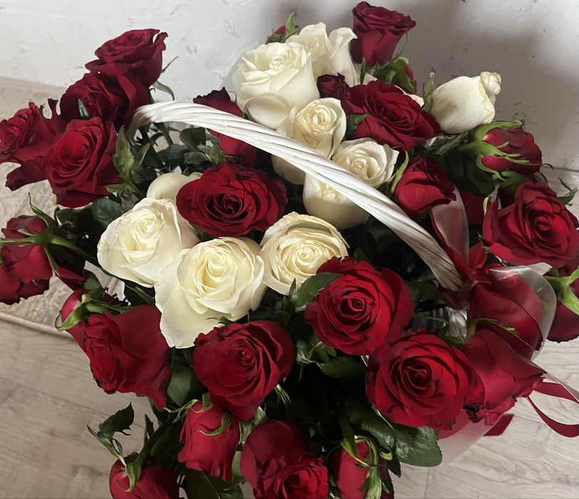 Корзина цветов розы