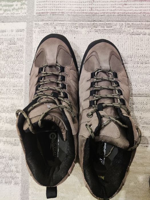 Зимние ботинки с шипами Bona