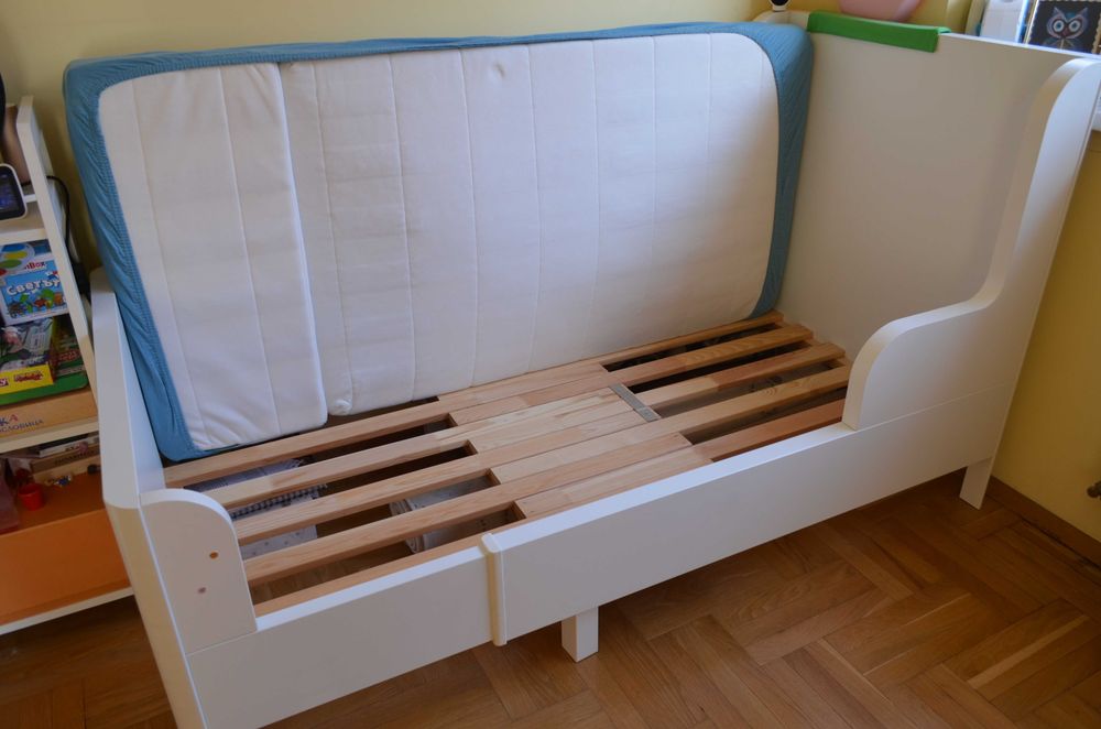 Детско разтегателно легло BUSUNGE - IKEA, 90x138 до 200 см, бяло.