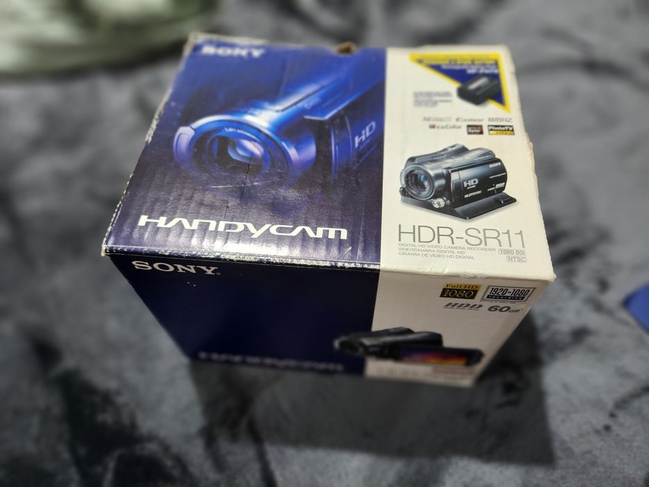Видеокамера SONY HDR-SR11