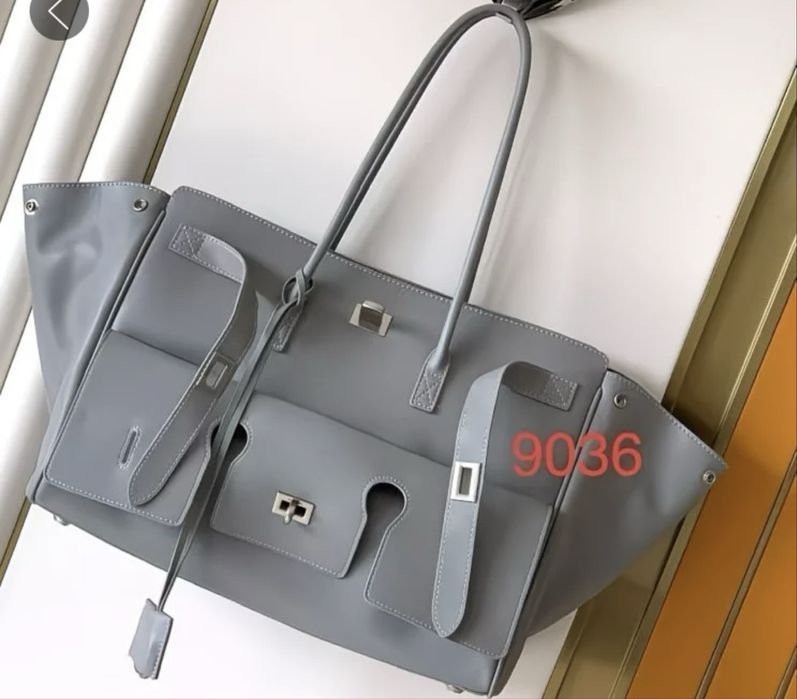 Продам сумку серую , очень красивую