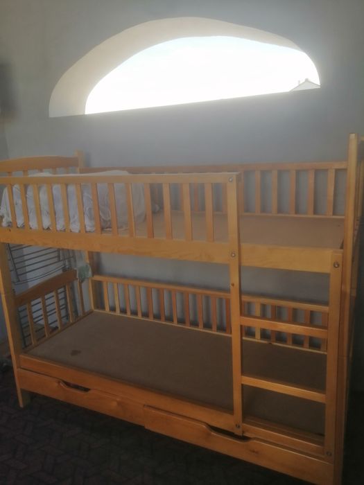 Spalni etajerka  6 yosh Dan 17 yoshgacha bolgan bolalarga