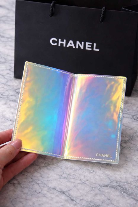 холограмна подвързия за паспорт на шанел chanel нова калъф шарен топ